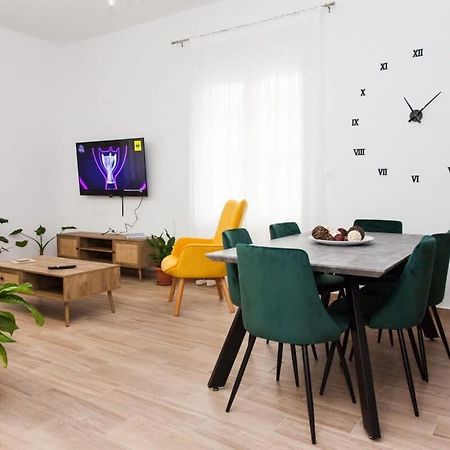 Beautiful New Apartment In Petralona أثينا المظهر الخارجي الصورة