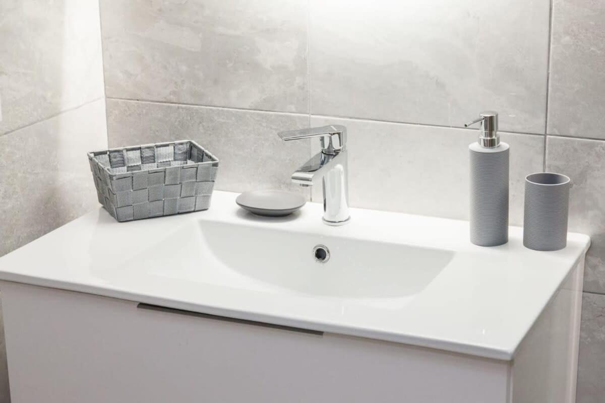 Beautiful New Apartment In Petralona أثينا المظهر الخارجي الصورة
