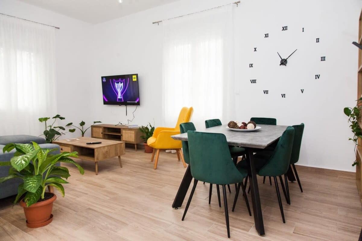 Beautiful New Apartment In Petralona أثينا المظهر الخارجي الصورة
